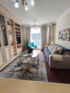 a living room with a couch and a table at Centro, Rua Coberta, perto de tudo! in Gramado
