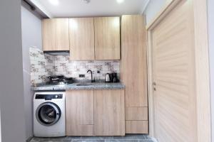 a kitchen with a washing machine and a washer at Meryem Ana House in Mardin