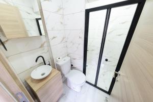 a bathroom with a toilet and a sink and a shower at Meryem Ana House in Mardin