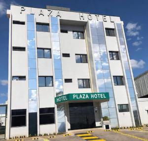 a hotel in the city of piazza hotel at Limeira Plaza Hotel in Limeira
