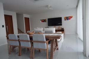 a dining room with a wooden table and chairs at 030vollsamui in Ban Bang Po