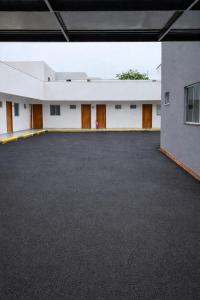 an empty parking lot in a building at Modelo Prime Hotel in Ribas do Rio Pardo