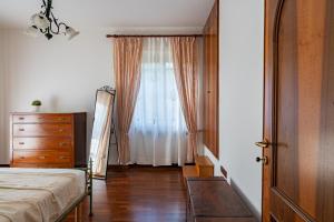 a bedroom with a bed and a dresser and a window at Vecchia San Giovanni - YourPlace Abruzzo in Fossacesia
