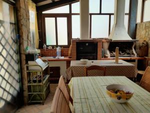 a kitchen with a table with a bowl of fruit on it at Casa dalle valli del castello in Ioppolo Giancaxio
