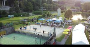 a group of people standing on a tennis court at Apartment Almblick in Übelbach