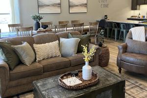 a living room with a couch and a table at Cozy Cove Lodge in Branson