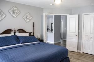 a bedroom with a blue bed and a bathroom at Hole in One in Branson
