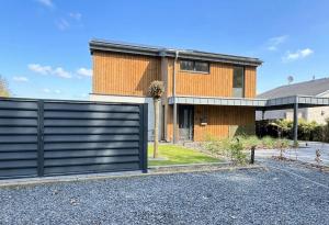 a house with a black garage door at Ferienwohnung Ausblick in Kleve