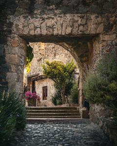 an entrance to a stone building with an archway at Hacienda Santa Maria Regla in Huasca de Ocampo