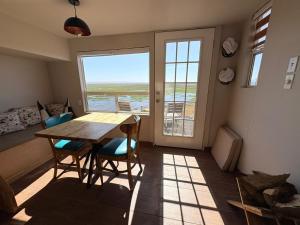 a dining room with a table and chairs and a window at Casa Guilligan By Los Naufragos in El Bateque
