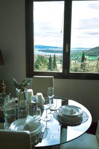 a table with glasses and plates on it with a window at casa Monia in Roe