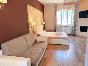 a living room with two beds and a couch at Home Syrakos in Syracuse