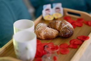 a tray with donuts and roses on a table at OLD STREET Luxury suite in Avola