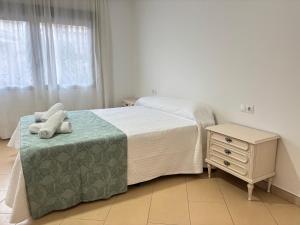 a bedroom with a bed and a nightstand and a bed sidx sidx sidx sidx at Desconectaengalicia Carlos Casas Playa Silgar in Sanxenxo