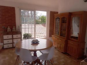 a kitchen with a table and chairs and a large window at Rincon Del Colibri in Reyes