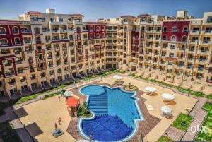 an aerial view of a large apartment complex with a swimming pool at فلورنزا خمسين in Hurghada