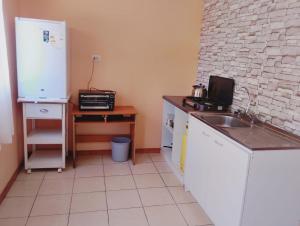 a small kitchen with a sink and a refrigerator at Cabañas rústico in San Pedro de Atacama