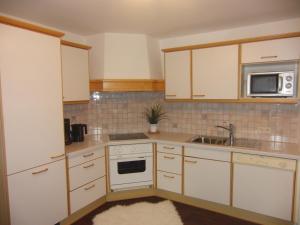 Kuchyňa alebo kuchynka v ubytovaní Appartement Köll