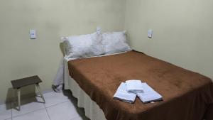 a bedroom with a bed with two towels on it at Visão do Céu in Viçosa do Ceará