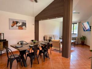 a dining room with a table and chairs and a couch at Casa a una cuadra del centro comercial in Oaxtepec