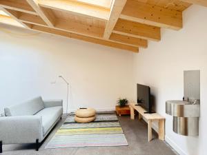 a living room with a couch and a tv at El Santo Hostel in Burgos