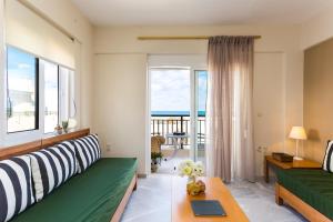 Postel nebo postele na pokoji v ubytování Radamanthy's Hotel Apartments