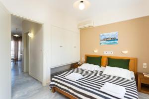 Postel nebo postele na pokoji v ubytování Radamanthy's Hotel Apartments