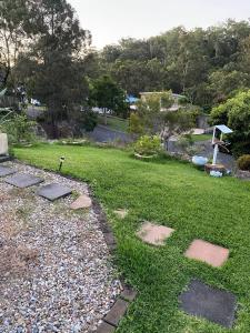 a garden with stepping stones in the grass at Stylish Studio in Reedy Creek in Gold Coast +13 photos