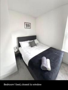 a bed with two towels on it in a bedroom at Medway Hidden Gem in Gillingham