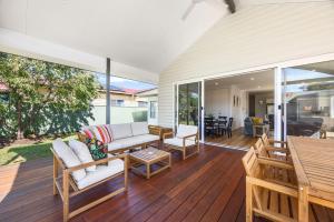 a living room with a couch and a table at Timber Mill Cottage - Mansfield in Mansfield