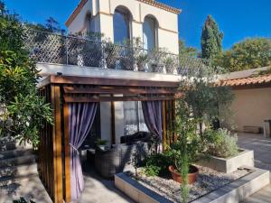 Gallery image of La Demeure des Cèdres & SPA "Couples Only" in Cap d'Agde +10 photos