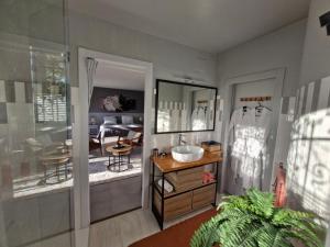 Gallery image of La Demeure des Cèdres & SPA "Couples Only" in Cap d'Agde