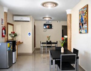 a waiting room with tables and chairs in a building at Habitaciones Sky in Manta