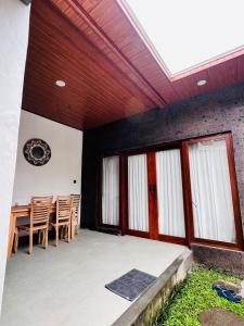 a dining room with a table and chairs at Sedana Pertiwi House in Ubud