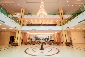a lobby of a hotel with a chandelier at Khách sạn Công Đoàn Quảng Bá in Hanoi