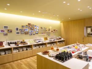 a restaurant with a lot of food on display at ホテル秋田屋 in Aomori