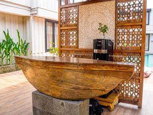 a wooden boat on display in a room at Allende Canggu in Canggu
