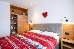 a bedroom with a red bed with a heart on the wall at CASA IBEX - Residence Veronza con piscina, Dolomiti Affitti in Cavalese