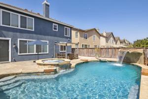 Gallery image of 3BR Main House Poolside Dining Near Beaches in Oxnard