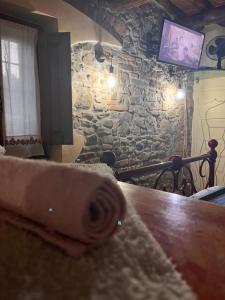 a roll of paper sitting on top of a table at W il silenzio! in Gualdo
