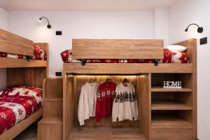 a bedroom with two bunk beds and red sheets at CASA IBEX - Residence Veronza con piscina, Dolomiti Affitti in Cavalese