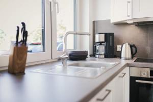 a kitchen counter with a sink and a window at Boddenruh in Fuhlendorf