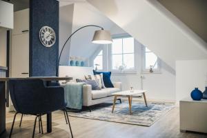 a living room with a couch and a table at Lee in Zingst