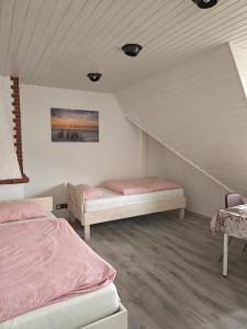 a bedroom with two beds and a staircase at Pension Highway - Osnabrück Klarastr 11 in Osnabrück