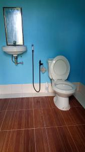 a bathroom with a toilet and a sink at Sarah House Rental in Clarin