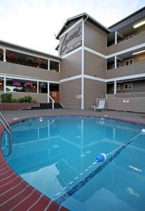 a large swimming pool in front of a building at Lanai at the Cove in Seaside