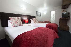 Postel nebo postele na pokoji v ubytování The Park Hotel Ruapehu