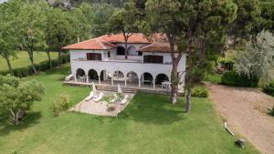 an aerial view of a house with a yard at Hacienda Beachfront Villa, Spathies in Nikiti