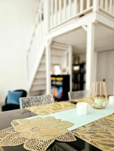 a table with a table cloth on top of it at Le Canut Duviard - proche métro Croix-Rousse in Lyon