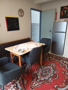 a kitchen with a table and chairs and a refrigerator at "ΑΡΜΟΝΊΑ" ΔΙΑΜΕΡΙΣΜΑ, ΚΑΛΑΜΑΤΑ-"HARMONY" apartment, Kalamata in Kalamata